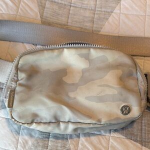 lululemon athletica Light Gray Camouflage Every Where Belt Bag